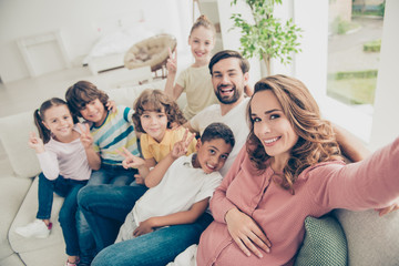 Mom makes selfie picture photo with big family for her blog, sit