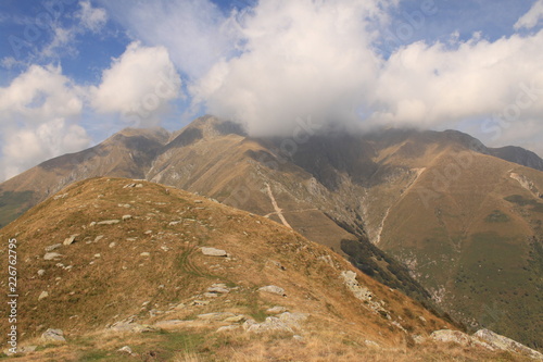 Gipfel versteckt, Monte Duria vom Monte la Motta aus gesehen