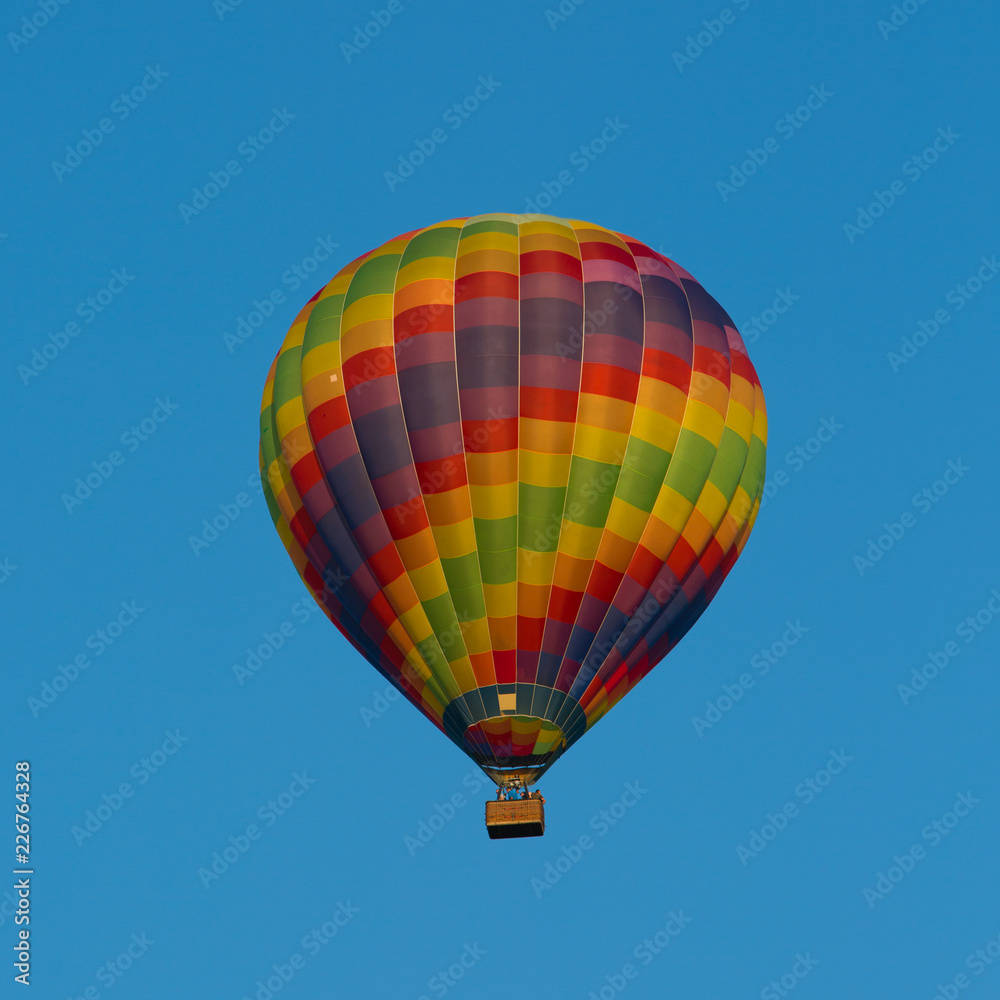 Naklejka premium Hot air balloon just after lift off.