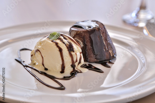 Obraz na płótnie Petit gateau dessert w salonie