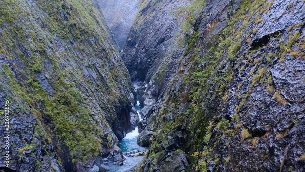 紅葉　称名滝　富山
