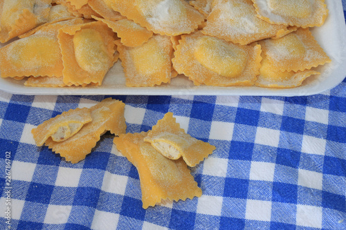 pasta ripiena fatta a mano tortelli ai funghi
 photo