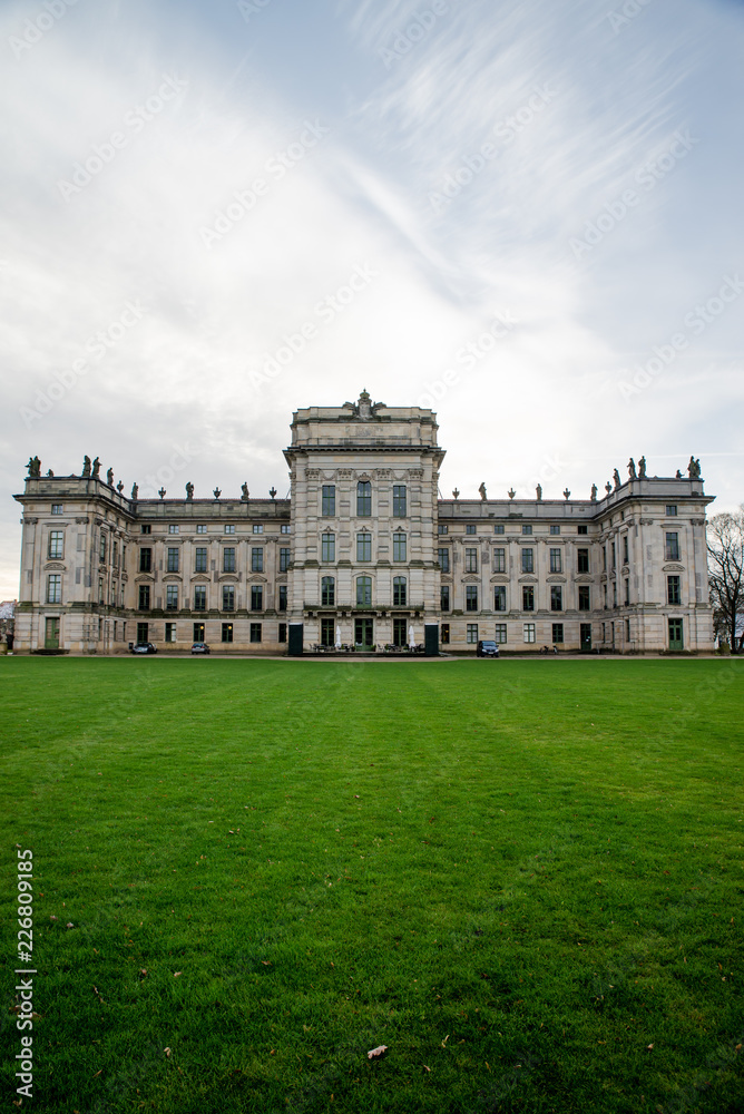 Schloss Ludwigslust von der Gartenseite