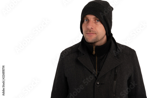 Portrait vom Mann mit Wintermütze und Mantel