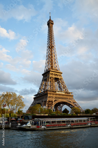 torre eiffel París Francia © Gpe