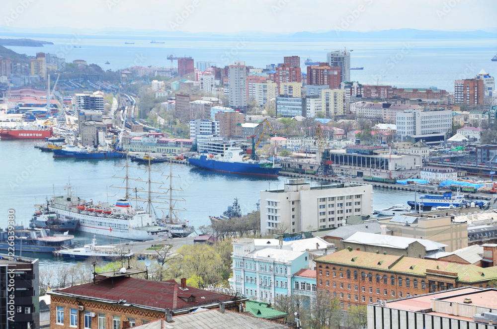 Владивосток, вид на бухту Золотой рог со смотровой площадки 
