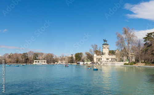 People enjoying a boat ride on the pond in El Retiro Park in Madrid, Spain. © Toniflap