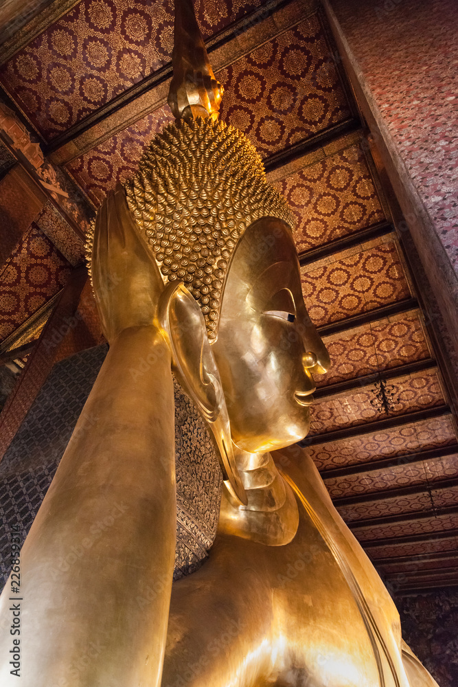 Fototapeta premium The Golden Reclining Buddha in Bangkok