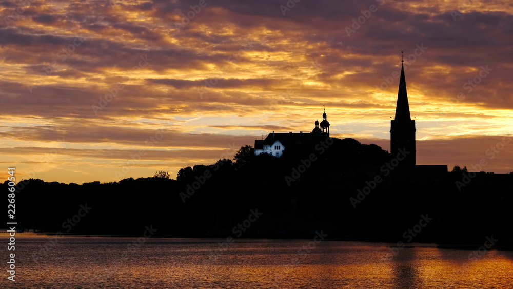 Naklejka premium Ratzeburg am Ratzeburger See in Schleswig-Holstein, Silhouette