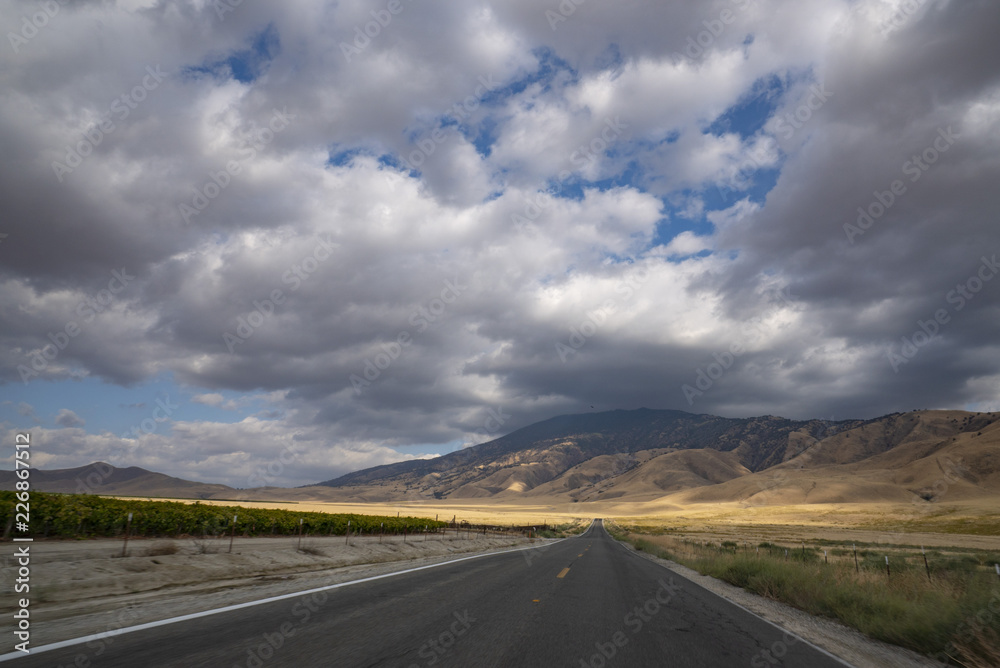 Fototapeta premium road in the mountains