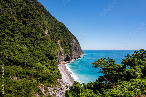 View at the Hualien coastline near Taroko Gorge National Park in Taiwan © Pierre