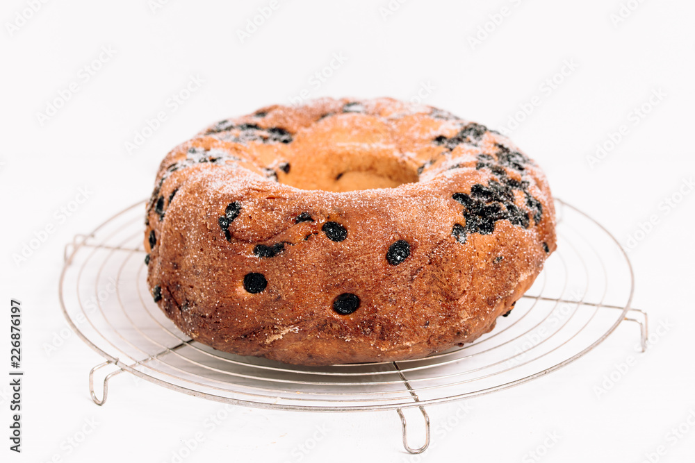 Traditional German or Austrian Gugelhupf or Kouglof from Alsace, France, a  round bundt cake with raisins made of brioche yeast sponge or sweet bread  dough and dusted with sugar Stock Photo