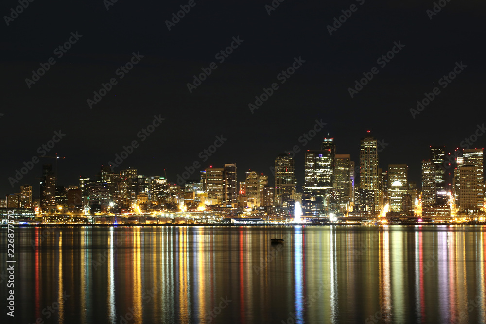 Fototapeta premium Colorful Seattle City scape at night reflected in water