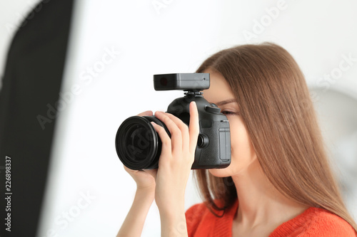 Young female photographer w...