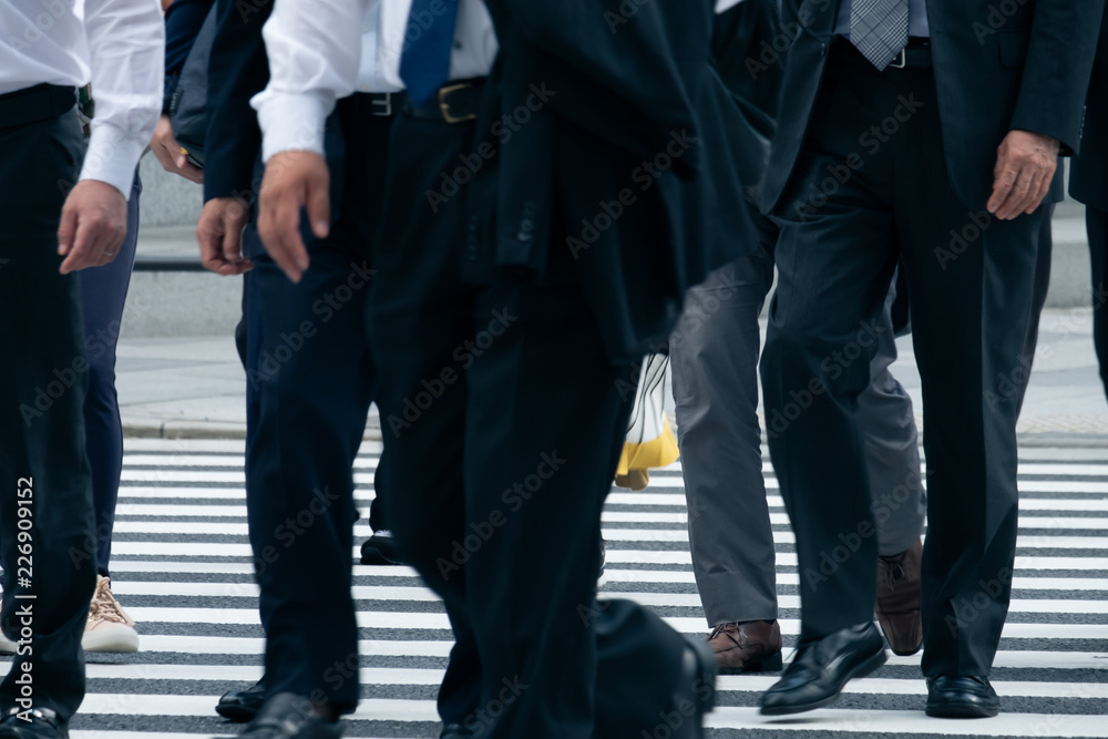 歩く人々 歩く人々