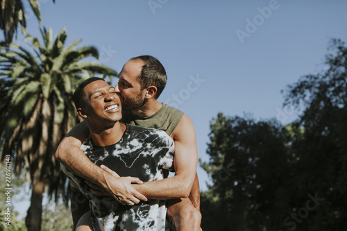 Gay couple hugging in the park © Rawpixel.com