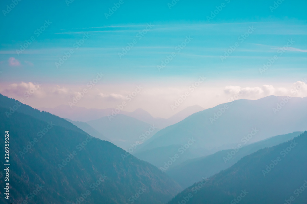 Fototapeta premium An autumn day in the mountains.