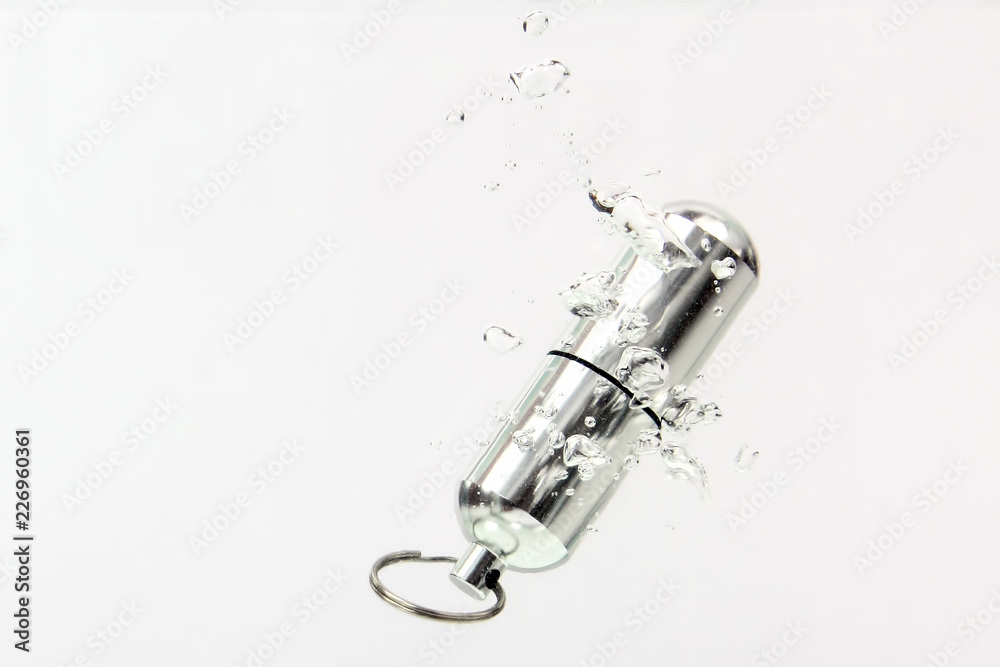 aluminum sealed container in water aluminum sealed container in water