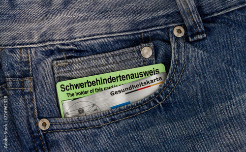 Schwerbehindertenausweis und Gesundheitskarte in einer Hosentasche photo