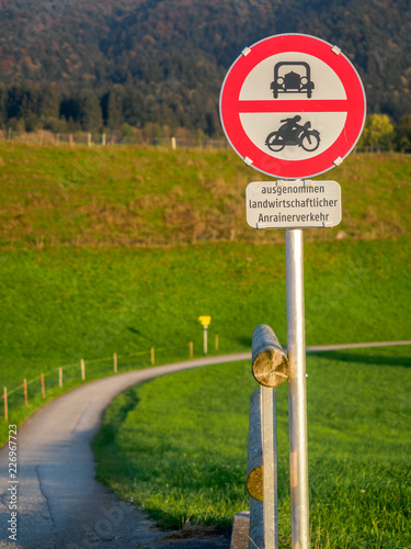 Fahrverbot ausgenommen landwirtschaftliche Fahrzeuge photo