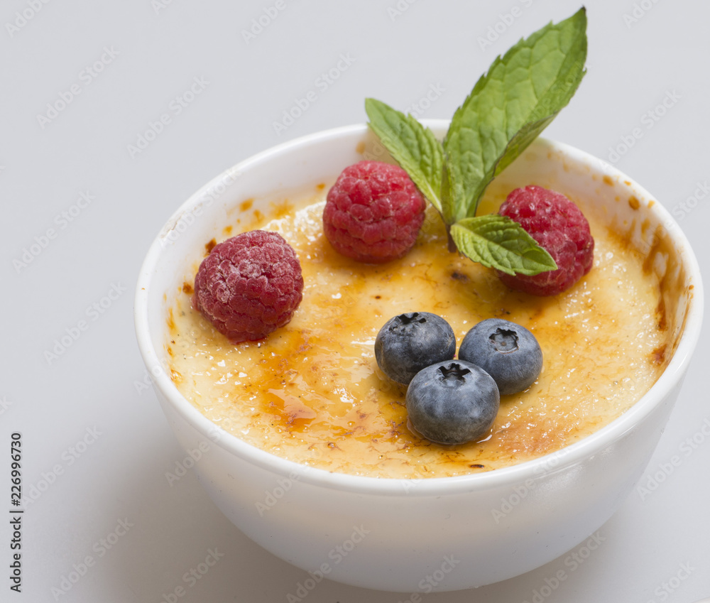 Creme Brulee With Berries