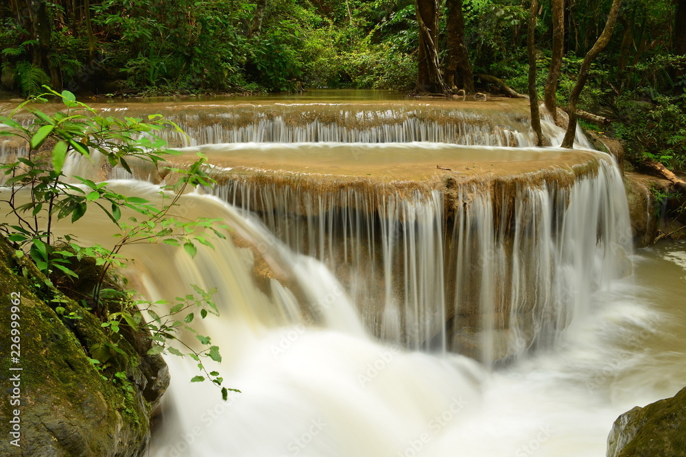 Φωτογραφία Scenic view of waterfall in the rainforest (never boring),erawan waterfall national park,kanchanaburi,thailand