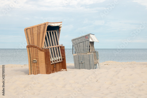 Strandkörbe am Meer