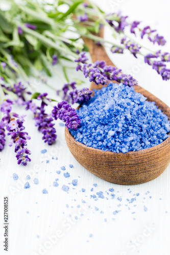 Fototapeta Naklejka Na Ścianę i Meble -  Essential lavender salt with flowers top view.