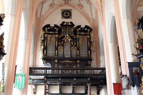 Innenraum der Basilika St. Michael in Mondsee im Salzkammergut. photo