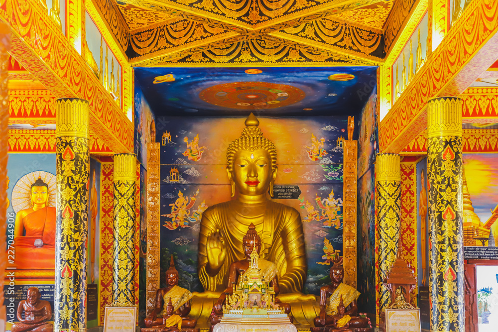 Fototapeta premium Yellow Buddha Statue 