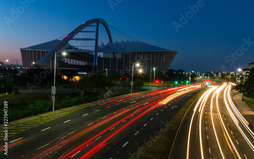 Fototapeta Naklejka Na Ścianę i Meble -  traffic in the city at night