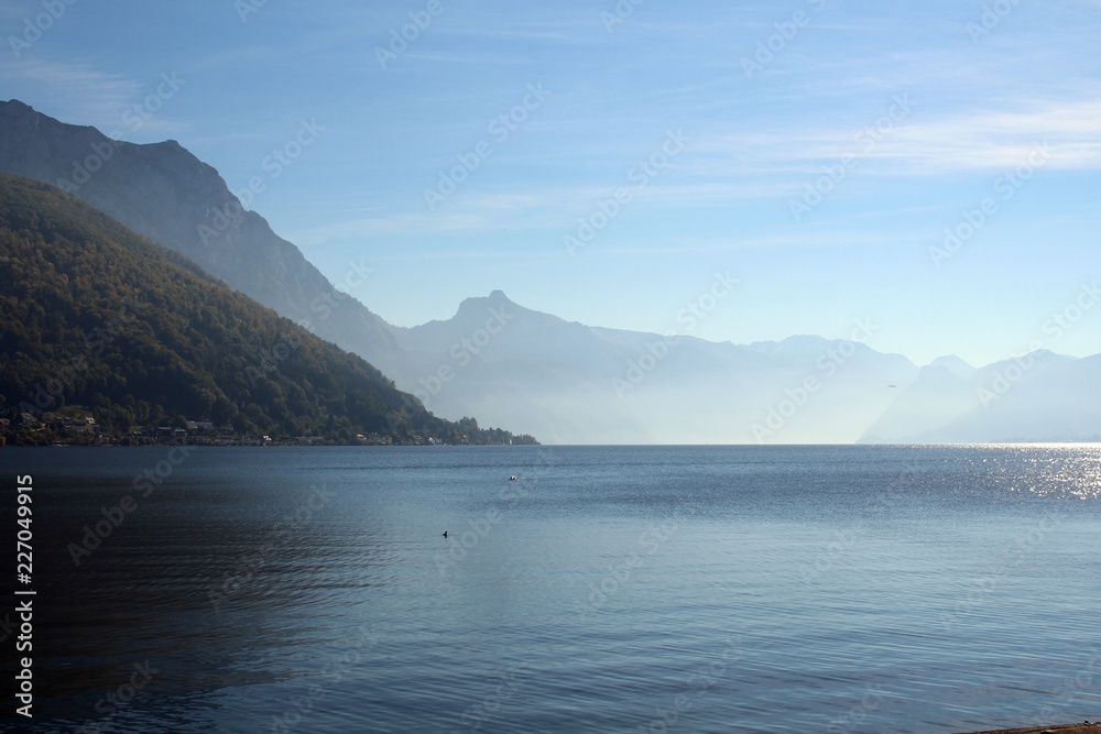 Blick über den Traunsee im Salzkammergut. Blick über den Traunsee im Salzkammergut.