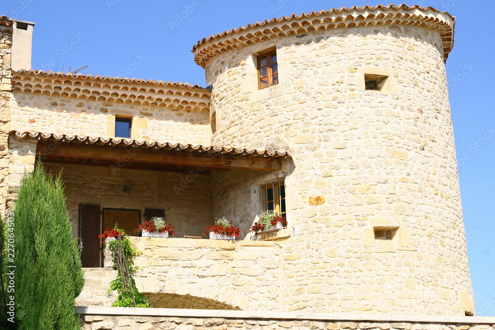 le château de Bessas en Ardèche le château de Bessas en Ardèche