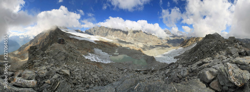 Vedretta di Scerscen inferiore dall'ex rifugio Scerscen-Entova photo