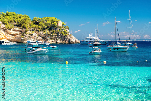 Anchored boats and yachts in the turquoise bay of Portals Vells  |  Mallorca  |  9520 photo