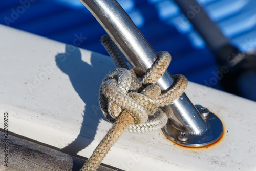 Nœud marin sur un bateau