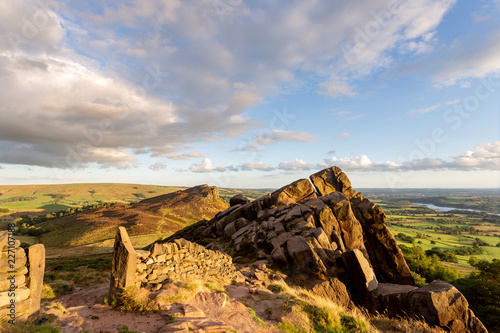 Hen Cloud and the Roaches