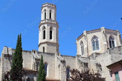 Facade de la cathédrale san pere à Figueres

