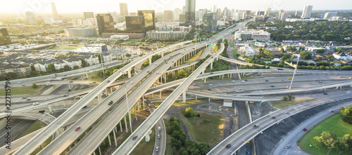 Fotografia Panorama aerial Interstate I-610 freeway massive intersection and Houston midtown skylines background