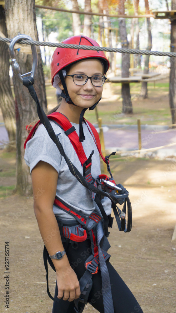 Naklejka premium Girl in mountaineering training. She's very happy.