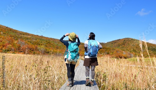 秋の高原を歩く