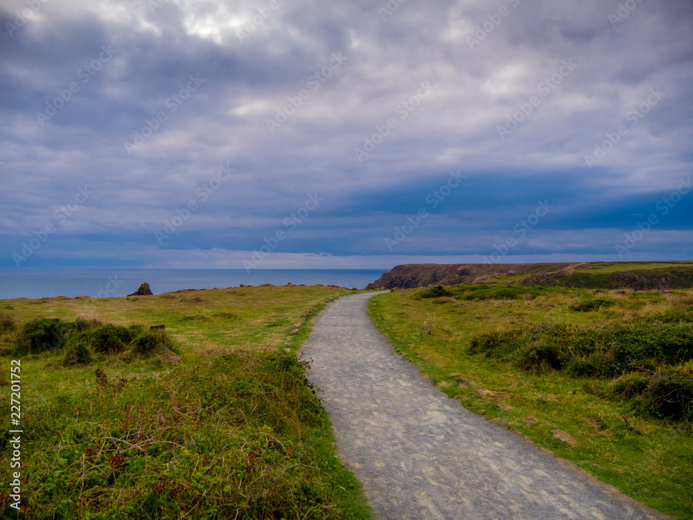 Beautiful hiking trails along the coastline in Cornwall