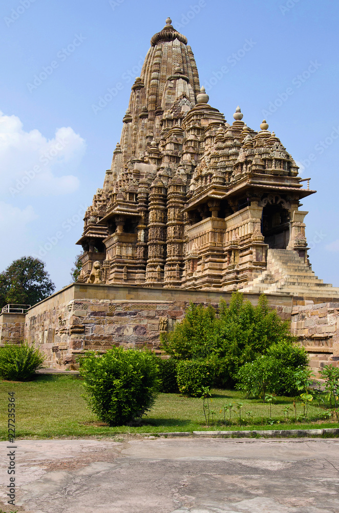 KANDARIYA MAHADEV TEMPLE, Facade - South East View, Western Group, Khajuraho, Madhya Pradesh, UNESCO World Heritage Site KANDARIYA MAHADEV TEMPLE, Facade - South East View, Western Group, Khajuraho, Madhya Pradesh, UNESCO World Heritage Site