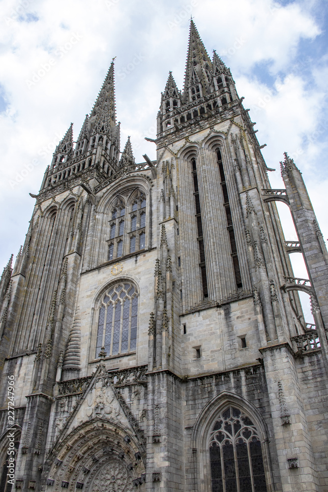 Fototapeta premium Quimper. Cathédrale saint Corentin. Finistère. Bretagne