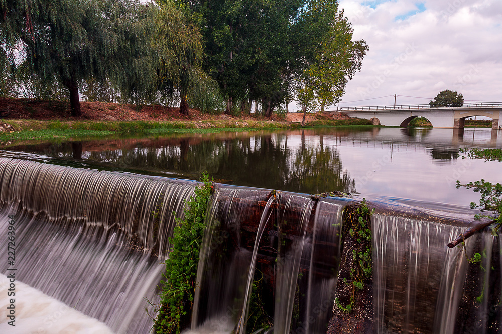 Fototapeta premium Landscape Of a Bridge Over a River Under a Beautiful Sky