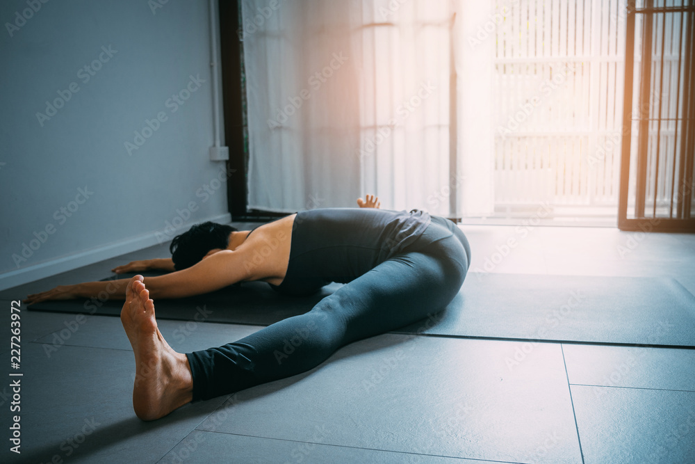 Young woman practicing yoga in gray background.Young people do yoga indoor.Close up hands in meditating gesture. Copy space. Young woman practicing yoga in gray background.Young people do yoga indoor.Close up hands in meditating gesture. Copy space.