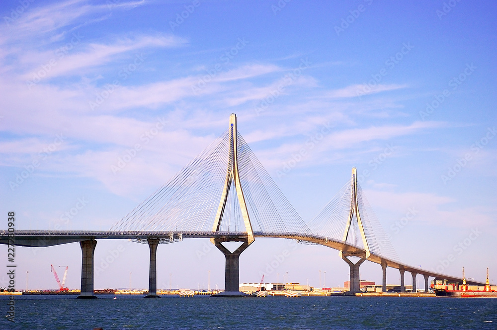 Puente de la Constitución, llamado La Pepa, en la bahía de Cádiz, Andalucía. España