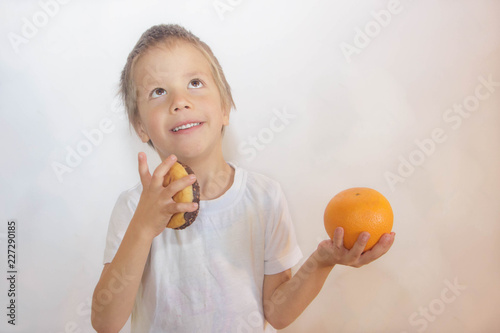 The child chooses. Expect sign over. The child thinks what to eat.