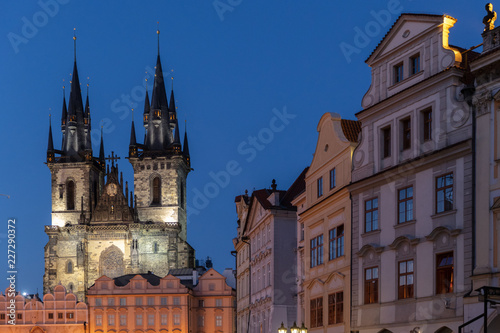 Blaue Stunde am Altstadtring in Prag