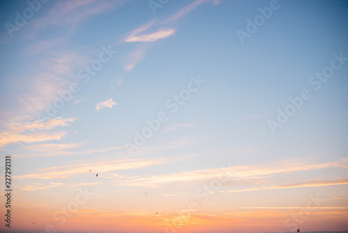 Fotografie Sunrise and a beautiful cloudy sky early in the morning on the sandy shore on wh